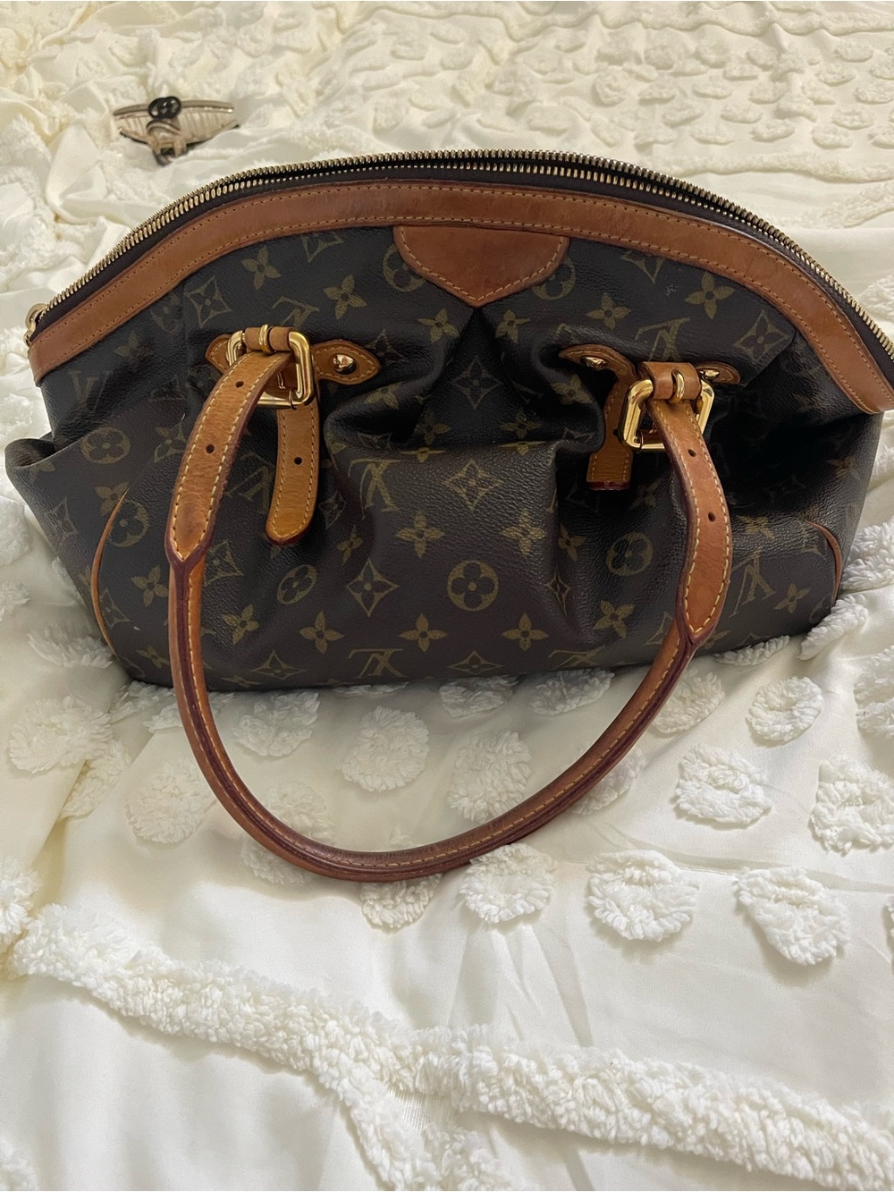Louis Vuitton Monogram Canvas Shoulder Bag with Tan Trim - Picture 2 of 6